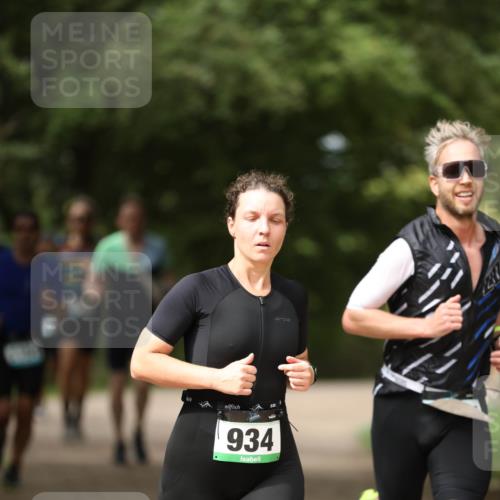 30.08.2026 - Elbe Triathlon Hamburg Antke Förster http://msf.ph/oto/10102296 30.08.2026 11:24:35 Laufen 934 meine-sportfotos.de