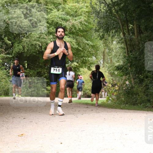 30.08.2026 - Elbe Triathlon Hamburg Antke Förster http://msf.ph/oto/10102301 30.08.2026 11:27:59 Laufen 714 meine-sportfotos.de