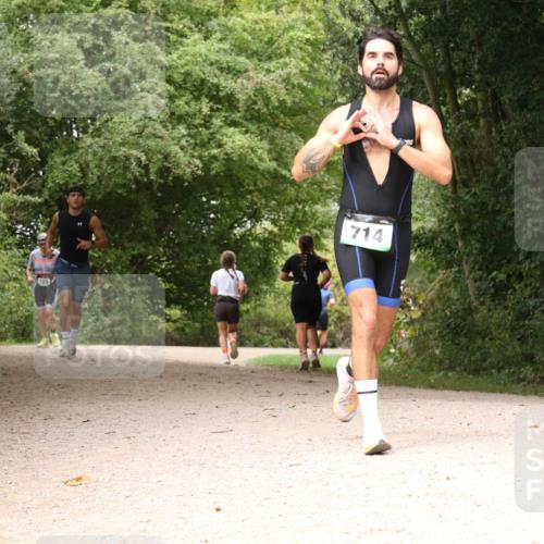30.08.2026 - Elbe Triathlon Hamburg Antke Förster http://msf.ph/oto/10102305 30.08.2026 11:28:00 Laufen 789, 714 meine-sportfotos.de