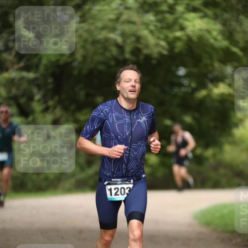 30.08.2026 - Elbe Triathlon Hamburg Antke Förster http://msf.ph/oto/10102322 30.08.2026 11:24:54 Laufen 1203 meine-sportfotos.de