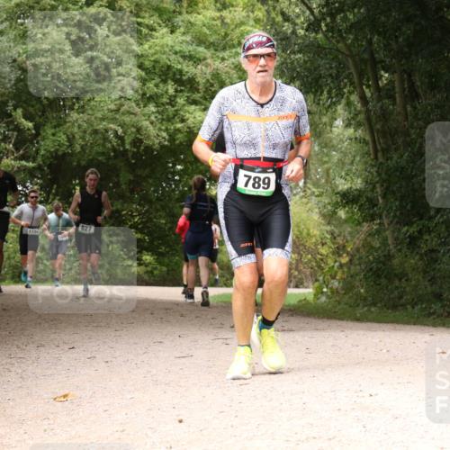 30.08.2026 - Elbe Triathlon Hamburg Antke Förster http://msf.ph/oto/10102331 30.08.2026 11:28:12 Laufen 789, 128, 1156, 827 meine-sportfotos.de