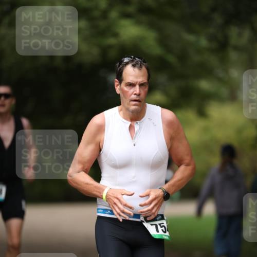 30.08.2026 - Elbe Triathlon Hamburg Antke Förster http://msf.ph/oto/10102344 30.08.2026 11:25:05 Laufen 75 meine-sportfotos.de