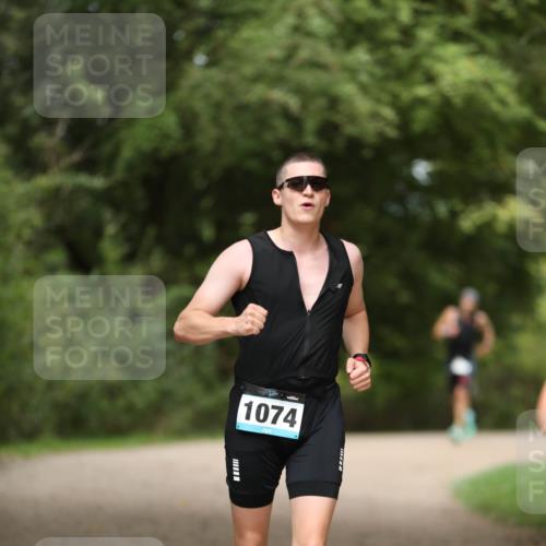 30.08.2026 - Elbe Triathlon Hamburg Antke Förster http://msf.ph/oto/10102346 30.08.2026 11:25:06 Laufen 1074 meine-sportfotos.de
