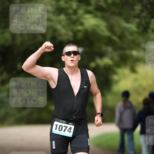 30.08.2026 - Elbe Triathlon Hamburg Antke Förster http://msf.ph/oto/10102348 30.08.2026 11:25:07 Laufen 1074 meine-sportfotos.de
