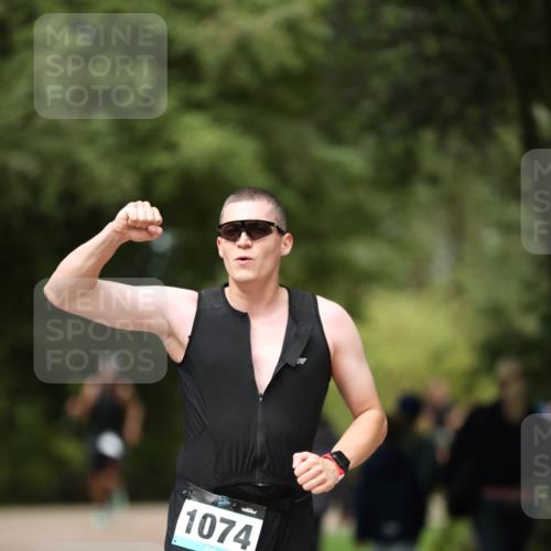 30.08.2026 - Elbe Triathlon Hamburg Antke Förster http://msf.ph/oto/10102350 30.08.2026 11:25:07 Laufen 1074 meine-sportfotos.de