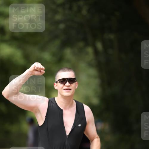 30.08.2026 - Elbe Triathlon Hamburg Antke Förster http://msf.ph/oto/10102352 30.08.2026 11:25:08 Laufen 1074 meine-sportfotos.de