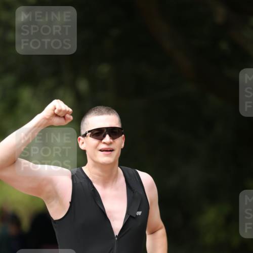 30.08.2026 - Elbe Triathlon Hamburg Antke Förster http://msf.ph/oto/10102354 30.08.2026 11:25:08 Laufen 1074 meine-sportfotos.de
