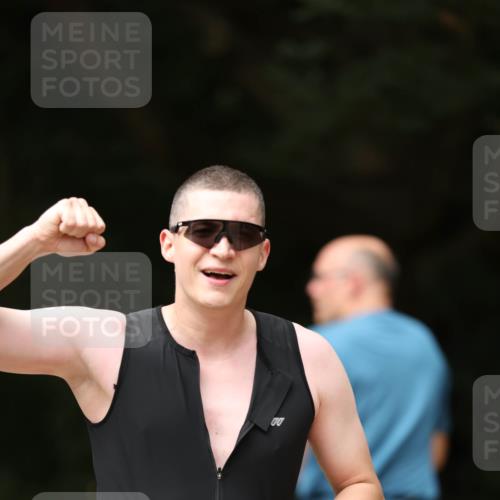30.08.2026 - Elbe Triathlon Hamburg Antke Förster http://msf.ph/oto/10102356 30.08.2026 11:25:08 Laufen 1074 meine-sportfotos.de
