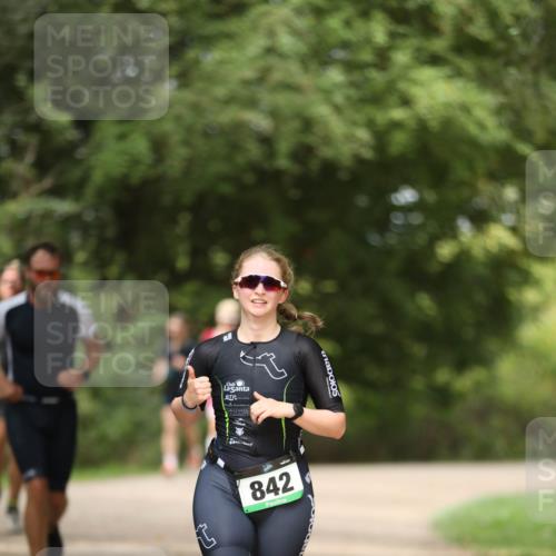 30.08.2026 - Elbe Triathlon Hamburg Antke Förster http://msf.ph/oto/10102382 30.08.2026 11:25:31 Laufen 842 meine-sportfotos.de