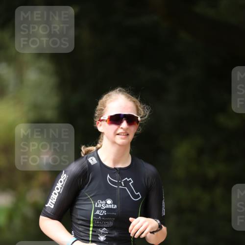 30.08.2026 - Elbe Triathlon Hamburg Antke Förster http://msf.ph/oto/10102390 30.08.2026 11:25:33 Laufen 842 meine-sportfotos.de