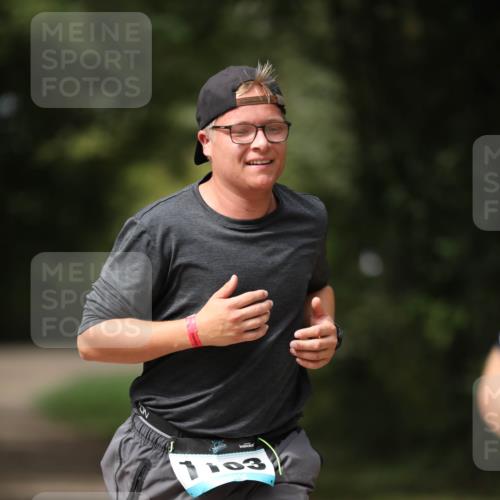 30.08.2026 - Elbe Triathlon Hamburg Antke Förster http://msf.ph/oto/10102398 30.08.2026 11:25:37 Laufen 1103 meine-sportfotos.de