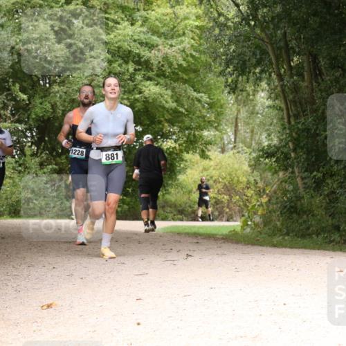 30.08.2026 - Elbe Triathlon Hamburg Antke Förster http://msf.ph/oto/10102413 30.08.2026 11:29:16 Laufen 1228, 881, 1062 meine-sportfotos.de