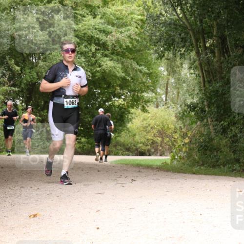 30.08.2026 - Elbe Triathlon Hamburg Antke Förster http://msf.ph/oto/10102419 30.08.2026 11:29:19 Laufen 1062 meine-sportfotos.de