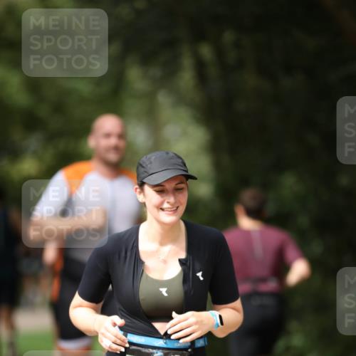 30.08.2026 - Elbe Triathlon Hamburg Antke Förster http://msf.ph/oto/10102420 30.08.2026 11:25:55 Laufen 865 meine-sportfotos.de