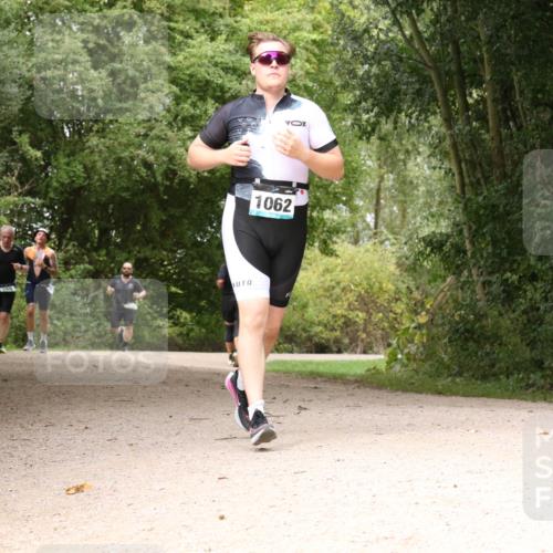 30.08.2026 - Elbe Triathlon Hamburg Antke Förster http://msf.ph/oto/10102421 30.08.2026 11:29:20 Laufen 1062 meine-sportfotos.de