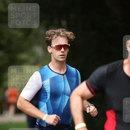 30.08.2026 - Elbe Triathlon Hamburg Antke Förster http://msf.ph/oto/10102438 30.08.2026 11:26:06 Laufen 409, 7 meine-sportfotos.de