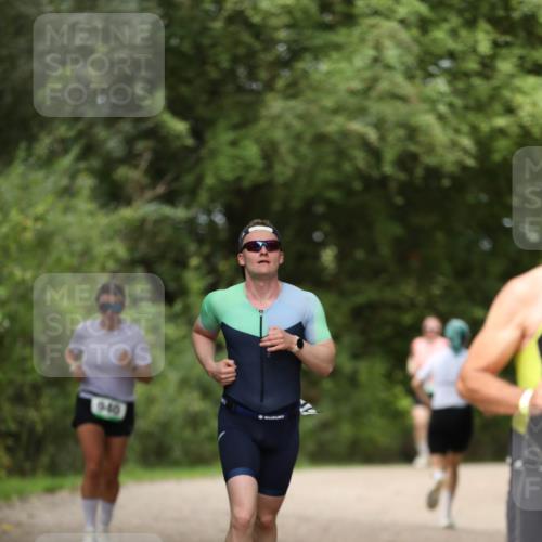 30.08.2026 - Elbe Triathlon Hamburg Antke Förster http://msf.ph/oto/10102456 30.08.2026 11:26:18 Laufen 940 meine-sportfotos.de