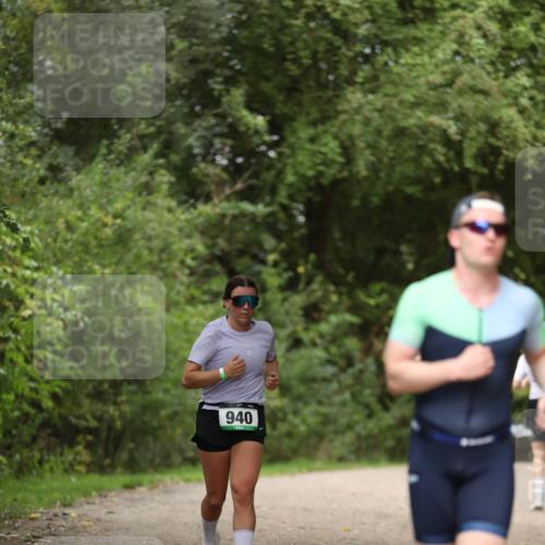 30.08.2026 - Elbe Triathlon Hamburg Antke Förster http://msf.ph/oto/10102458 30.08.2026 11:26:19 Laufen 940 meine-sportfotos.de