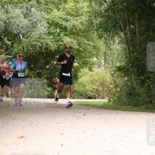 30.08.2026 - Elbe Triathlon Hamburg Antke Förster http://msf.ph/oto/10102485 30.08.2026 11:30:01 Laufen 947, 919 meine-sportfotos.de
