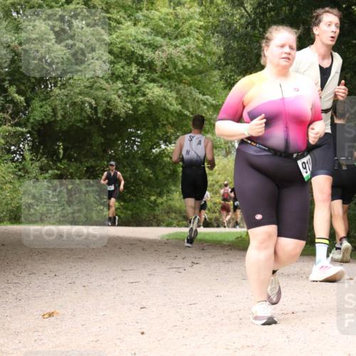 30.08.2026 - Elbe Triathlon Hamburg Antke Förster http://msf.ph/oto/10102505 30.08.2026 11:30:08 Laufen 91 meine-sportfotos.de