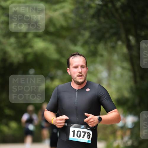 30.08.2026 - Elbe Triathlon Hamburg Antke Förster http://msf.ph/oto/10102542 30.08.2026 11:27:11 Laufen 1078 meine-sportfotos.de