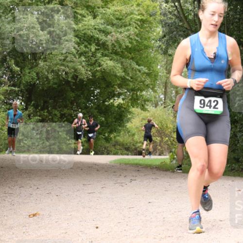 30.08.2026 - Elbe Triathlon Hamburg Antke Förster http://msf.ph/oto/10102557 30.08.2026 11:30:57 Laufen 978, 942 meine-sportfotos.de