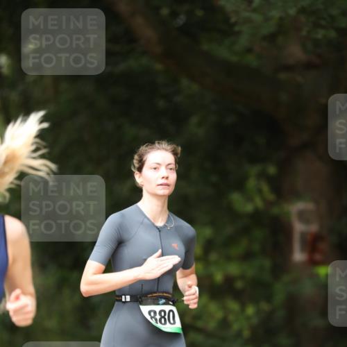 30.08.2026 - Elbe Triathlon Hamburg Antke Förster http://msf.ph/oto/10102558 30.08.2026 11:27:27 Laufen 088 meine-sportfotos.de