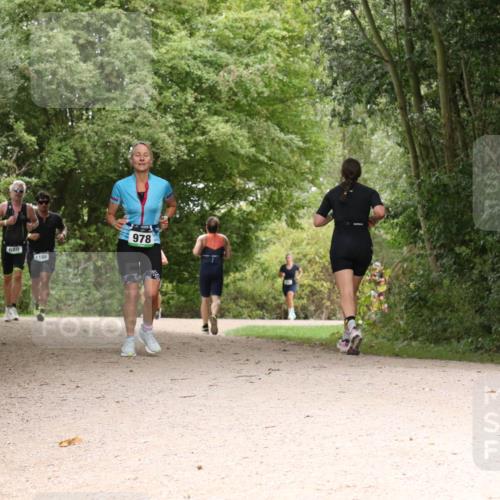30.08.2026 - Elbe Triathlon Hamburg Antke Förster http://msf.ph/oto/10102561 30.08.2026 11:31:04 Laufen 680, 1166, 978 meine-sportfotos.de