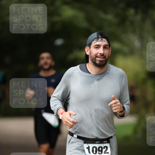 30.08.2026 - Elbe Triathlon Hamburg Antke Förster http://msf.ph/oto/10102566 30.08.2026 11:27:31 Laufen 1092 meine-sportfotos.de