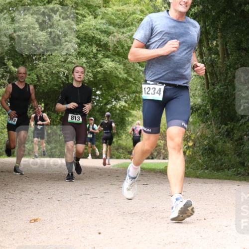30.08.2026 - Elbe Triathlon Hamburg Antke Förster http://msf.ph/oto/10102605 30.08.2026 11:31:27 Laufen 1234, 1313, 813 meine-sportfotos.de