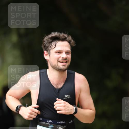 30.08.2026 - Elbe Triathlon Hamburg Antke Förster http://msf.ph/oto/10102608 30.08.2026 11:27:58 Laufen 1081 meine-sportfotos.de