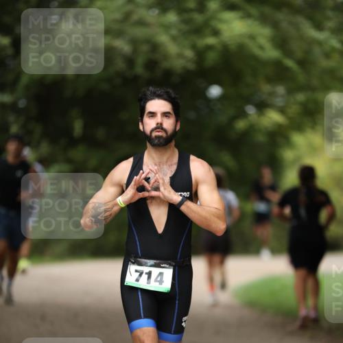 30.08.2026 - Elbe Triathlon Hamburg Antke Förster http://msf.ph/oto/10102612 30.08.2026 11:28:00 Laufen 714 meine-sportfotos.de