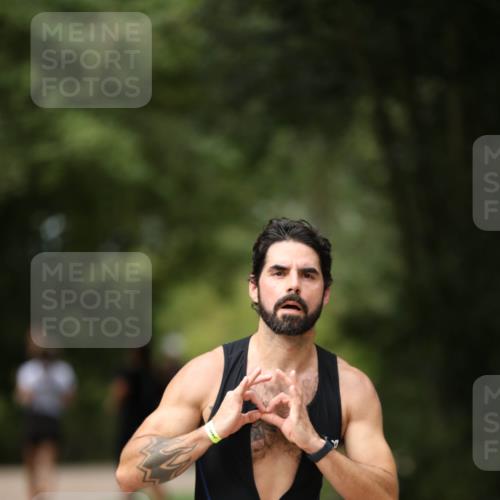 30.08.2026 - Elbe Triathlon Hamburg Antke Förster http://msf.ph/oto/10102616 30.08.2026 11:28:01 Laufen 714 meine-sportfotos.de