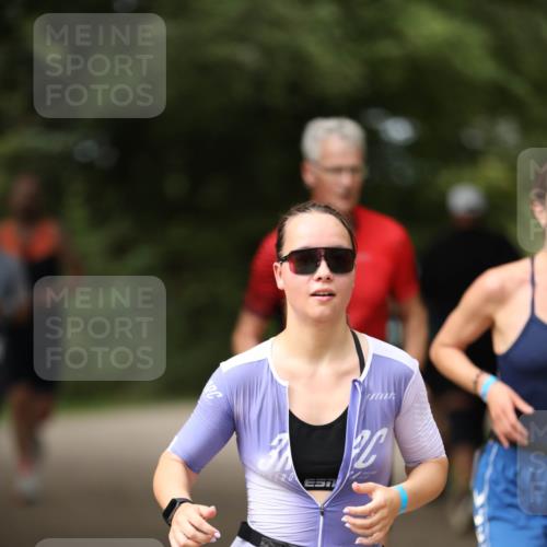 30.08.2026 - Elbe Triathlon Hamburg Antke Förster http://msf.ph/oto/10102716 30.08.2026 11:29:14 Laufen 803 meine-sportfotos.de