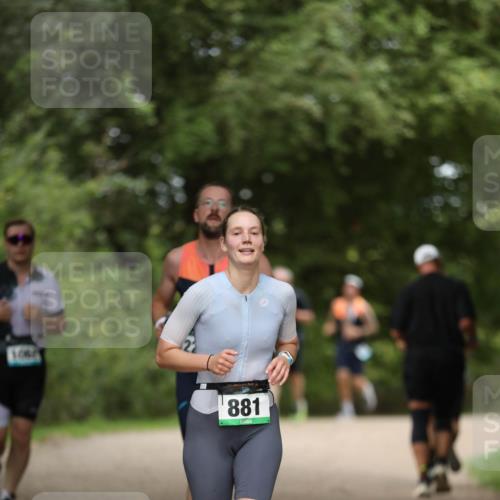 30.08.2026 - Elbe Triathlon Hamburg Antke Förster http://msf.ph/oto/10102722 30.08.2026 11:29:16 Laufen 881 meine-sportfotos.de