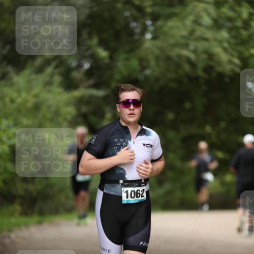30.08.2026 - Elbe Triathlon Hamburg Antke Förster http://msf.ph/oto/10102728 30.08.2026 11:29:20 Laufen 1062 meine-sportfotos.de