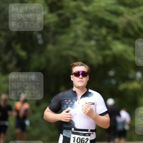 30.08.2026 - Elbe Triathlon Hamburg Antke Förster http://msf.ph/oto/10102730 30.08.2026 11:29:20 Laufen 1062 meine-sportfotos.de