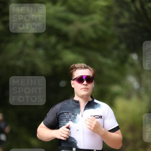 30.08.2026 - Elbe Triathlon Hamburg Antke Förster http://msf.ph/oto/10102732 30.08.2026 11:29:21 Laufen 1062 meine-sportfotos.de