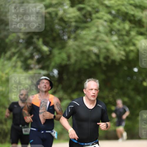 30.08.2026 - Elbe Triathlon Hamburg Antke Förster http://msf.ph/oto/10102738 30.08.2026 11:29:27 Laufen 729 meine-sportfotos.de