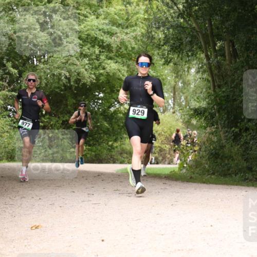 30.08.2026 - Elbe Triathlon Hamburg Antke Förster http://msf.ph/oto/10102751 30.08.2026 11:33:58 Laufen 977, 929 meine-sportfotos.de