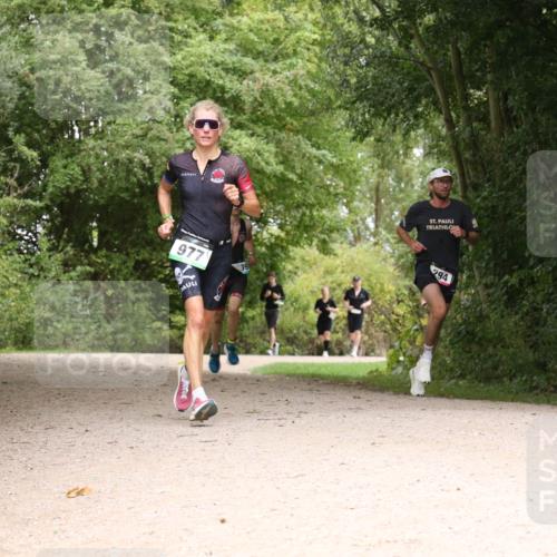 30.08.2026 - Elbe Triathlon Hamburg Antke Förster http://msf.ph/oto/10102755 30.08.2026 11:34:00 Laufen 977, 94 meine-sportfotos.de