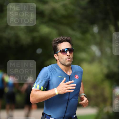 30.08.2026 - Elbe Triathlon Hamburg Antke Förster http://msf.ph/oto/10102760 30.08.2026 11:29:43 Laufen 716 meine-sportfotos.de