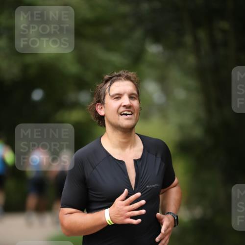30.08.2026 - Elbe Triathlon Hamburg Antke Förster http://msf.ph/oto/10102768 30.08.2026 11:29:46 Laufen 1170 meine-sportfotos.de