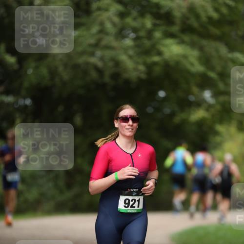 30.08.2026 - Elbe Triathlon Hamburg Antke Förster http://msf.ph/oto/10102770 30.08.2026 11:29:47 Laufen 921 meine-sportfotos.de