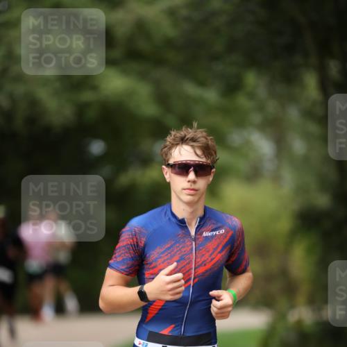 30.08.2026 - Elbe Triathlon Hamburg Antke Förster http://msf.ph/oto/10102788 30.08.2026 11:29:56 Laufen 1369 meine-sportfotos.de