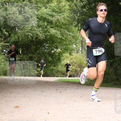 30.08.2026 - Elbe Triathlon Hamburg Antke Förster http://msf.ph/oto/10102795 30.08.2026 11:34:28 Laufen 879, 796, 1446 meine-sportfotos.de