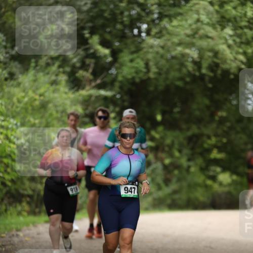 30.08.2026 - Elbe Triathlon Hamburg Antke Förster http://msf.ph/oto/10102796 30.08.2026 11:30:02 Laufen 919, 947 meine-sportfotos.de