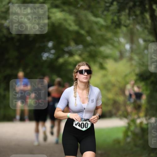 30.08.2026 - Elbe Triathlon Hamburg Antke Förster http://msf.ph/oto/10102828 30.08.2026 11:30:22 Laufen 006 meine-sportfotos.de