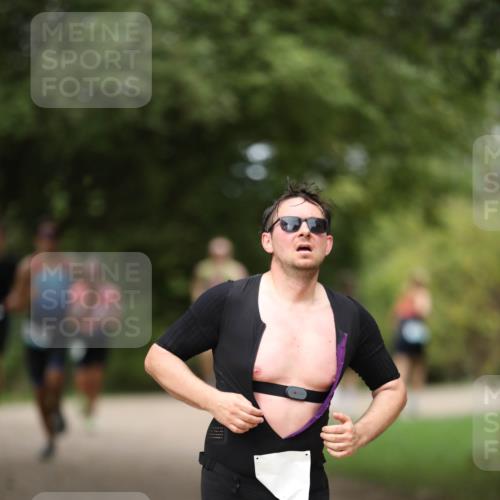 30.08.2026 - Elbe Triathlon Hamburg Antke Förster http://msf.ph/oto/10102830 30.08.2026 11:30:28 Laufen  meine-sportfotos.de