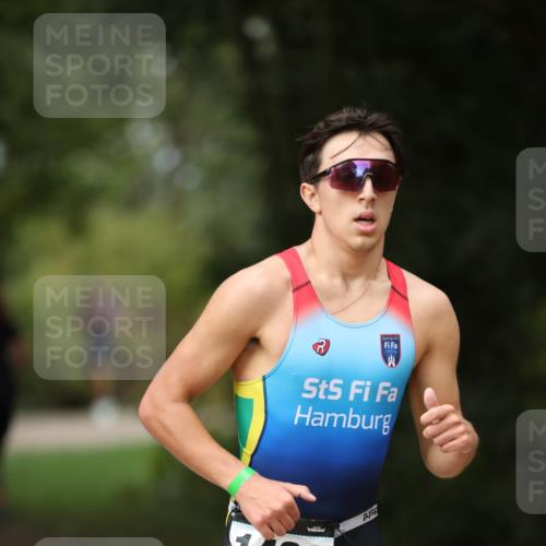 30.08.2026 - Elbe Triathlon Hamburg Antke Förster http://msf.ph/oto/10102832 30.08.2026 11:30:32 Laufen 1438 meine-sportfotos.de